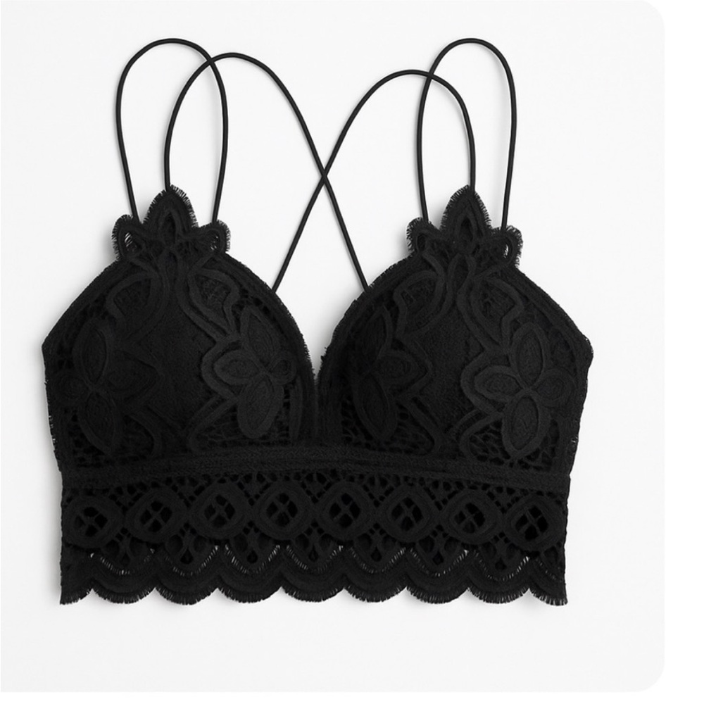 👉 Black Crochet Lace Bralette – Diamond Smocking Back, Removable Pads (Boutique